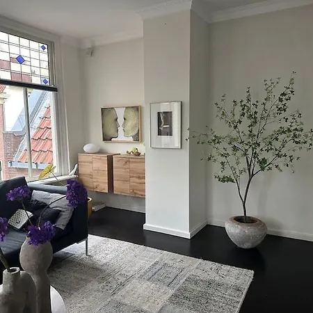 Characteristic And Spacious In The Old Town *