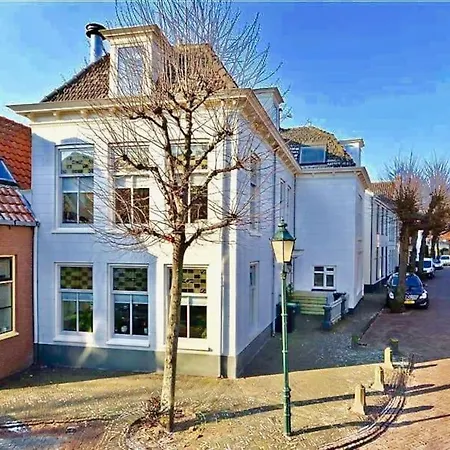 Characteristic And Spacious In The Old Town *