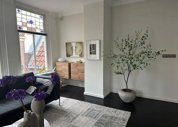 Characteristic And Spacious In The Old Town *