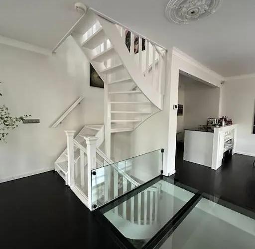 Characteristic And Spacious In The Old Town Villa *